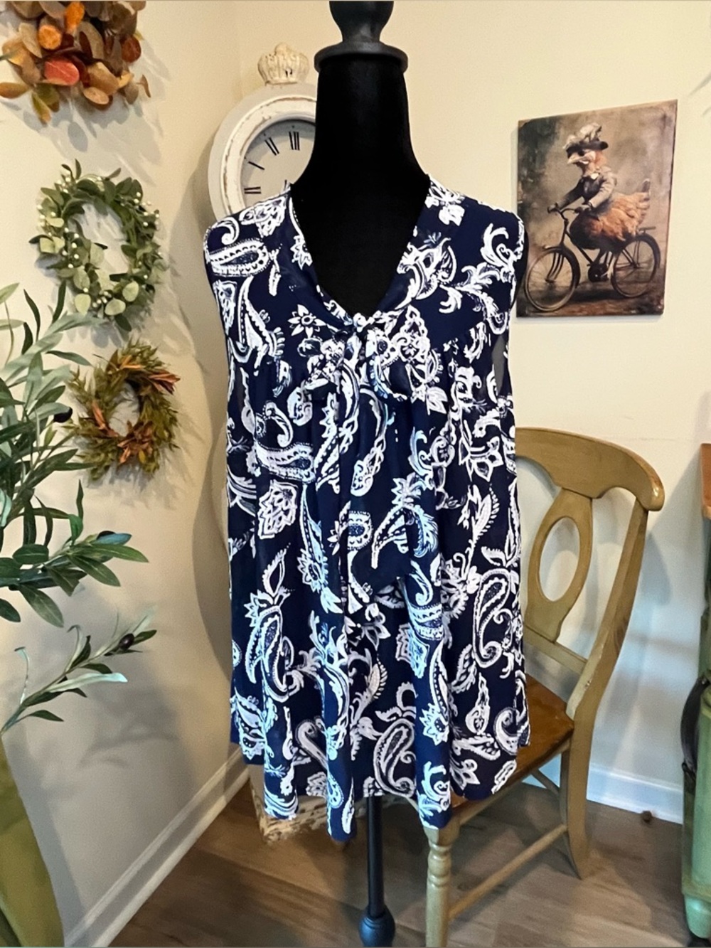 Ember Navy Blue & White Paisley Sleeveless Blouse Large EUC